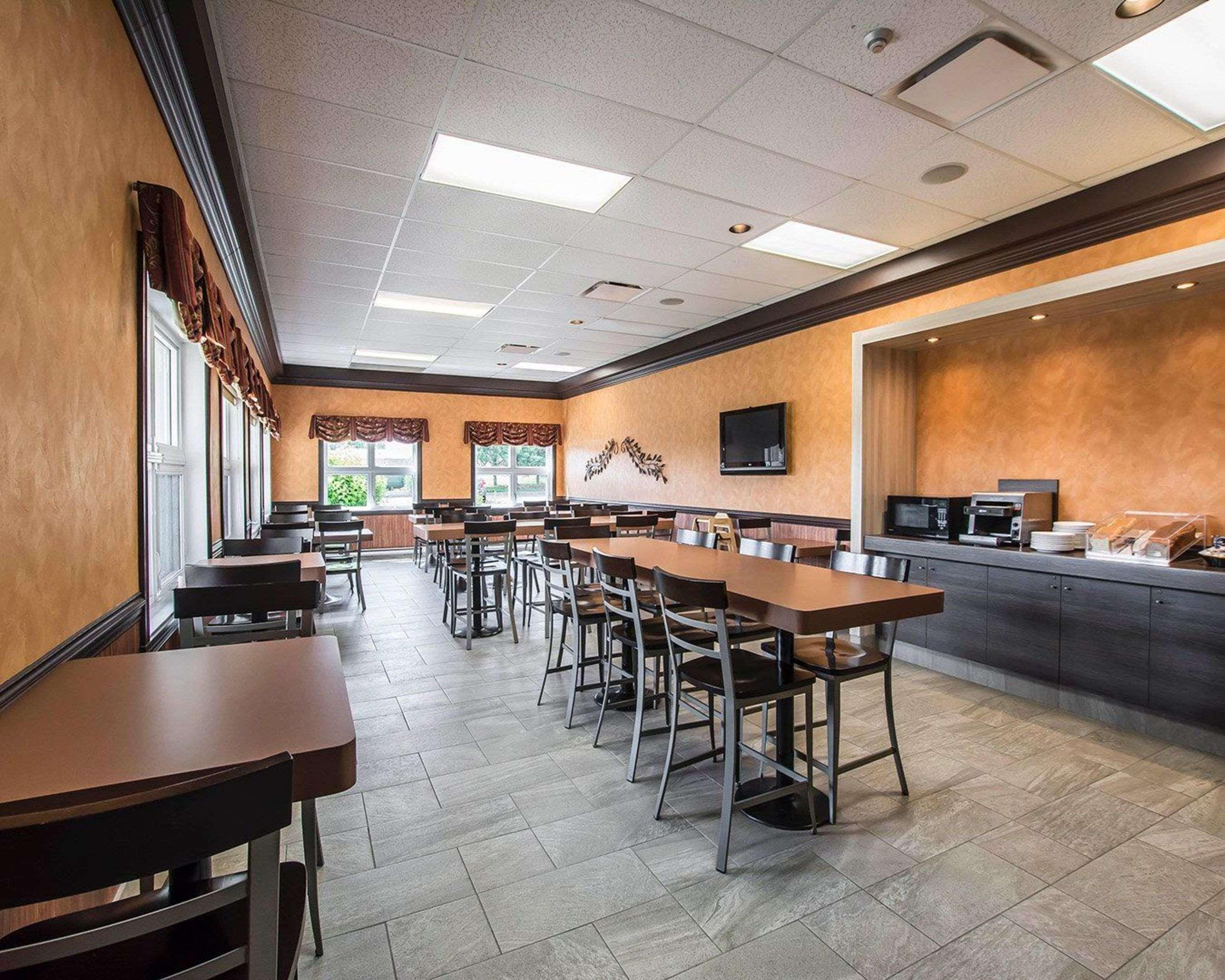 Econo Lodge Inn & Suites Montmagny Exterior foto
