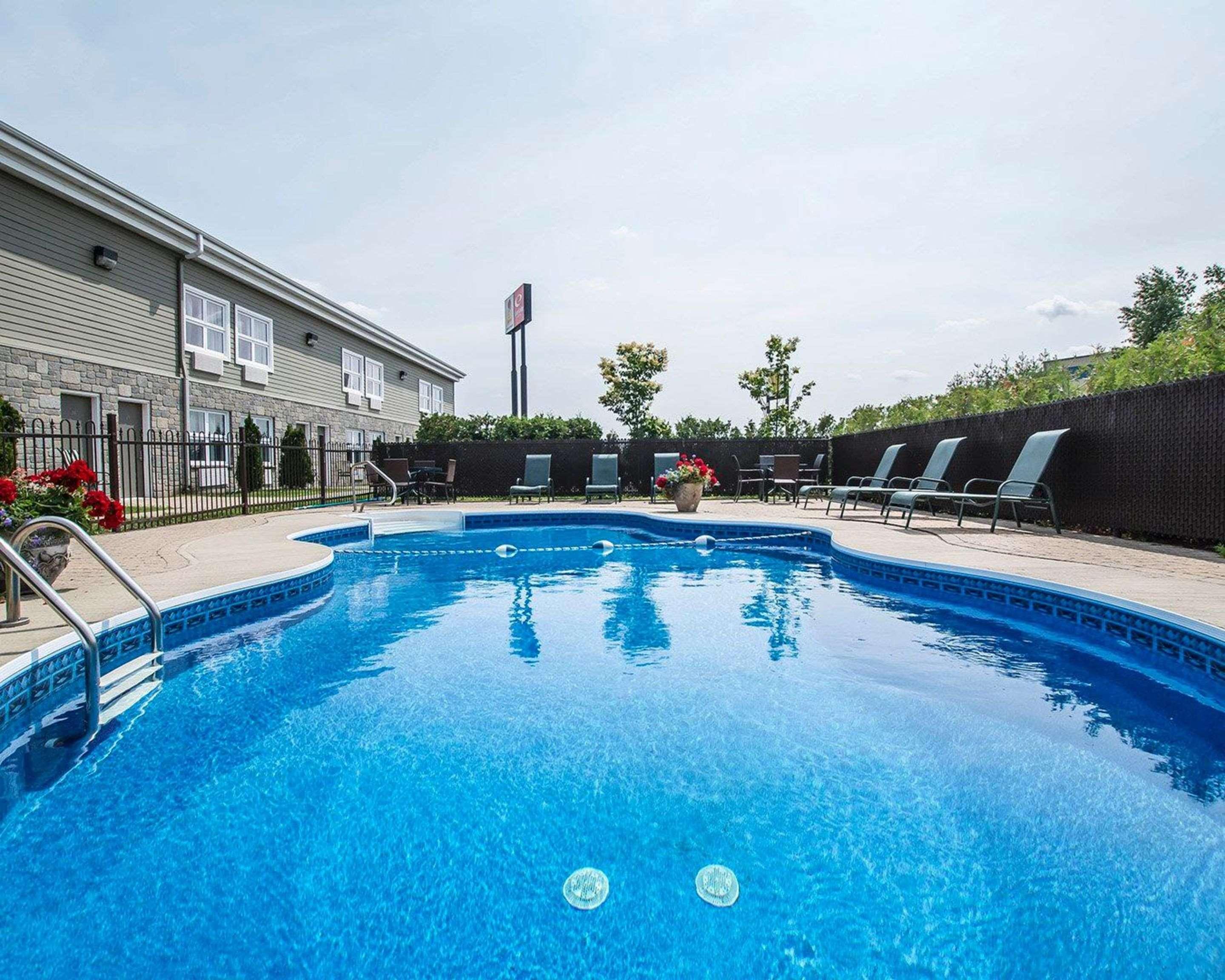Econo Lodge Inn & Suites Montmagny Exterior foto